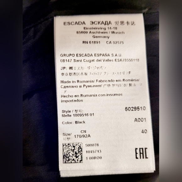 ESCADA Black Quilted Coat with Gold-Tone Buttons. Size 40 - Picture 14 of 16